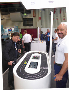 KI spielerisch erfahren am Stand der System Industrie Electronic mit ‚Your Race against AI‘