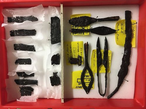 Abb. 5: Mit Stärkefettsäureestern pulverlackanalog beschichtete archäologische Fundstücke   