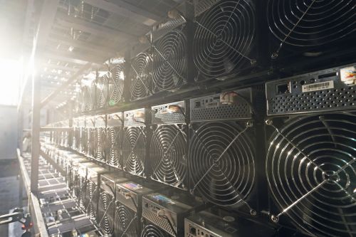 ASIC-Miner in einer Bitcoin-Mining-Farm