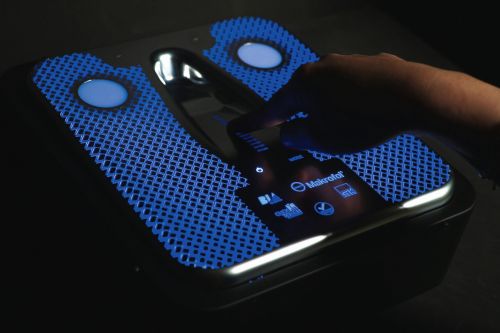 Abbildung 11: Mit der BIA TouchChrome-Technologie und in Kombination mit weiteren patentierten BIA Verfahren lassen sich kapazitive Touch-Oberflächen mit haptisch und optisch auffälligen Symbolen oder Dekoren realisieren
