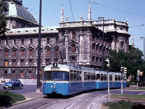 München MVV Tramlinie 8 (P2 2001 + p2 3001) Karlsplatz am 17. August 1974