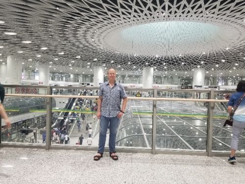 Manfred Huschka im GangxiaBei 岗厦北地铁站 Metrobahnhof