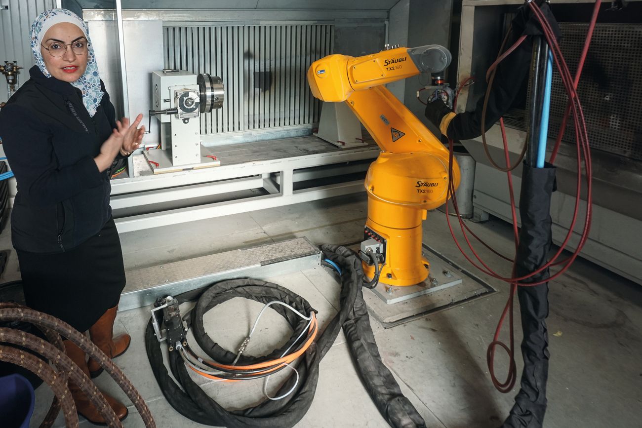 Dr. Daoud im Demonstrationszentrum für Thermisches Spritzen       