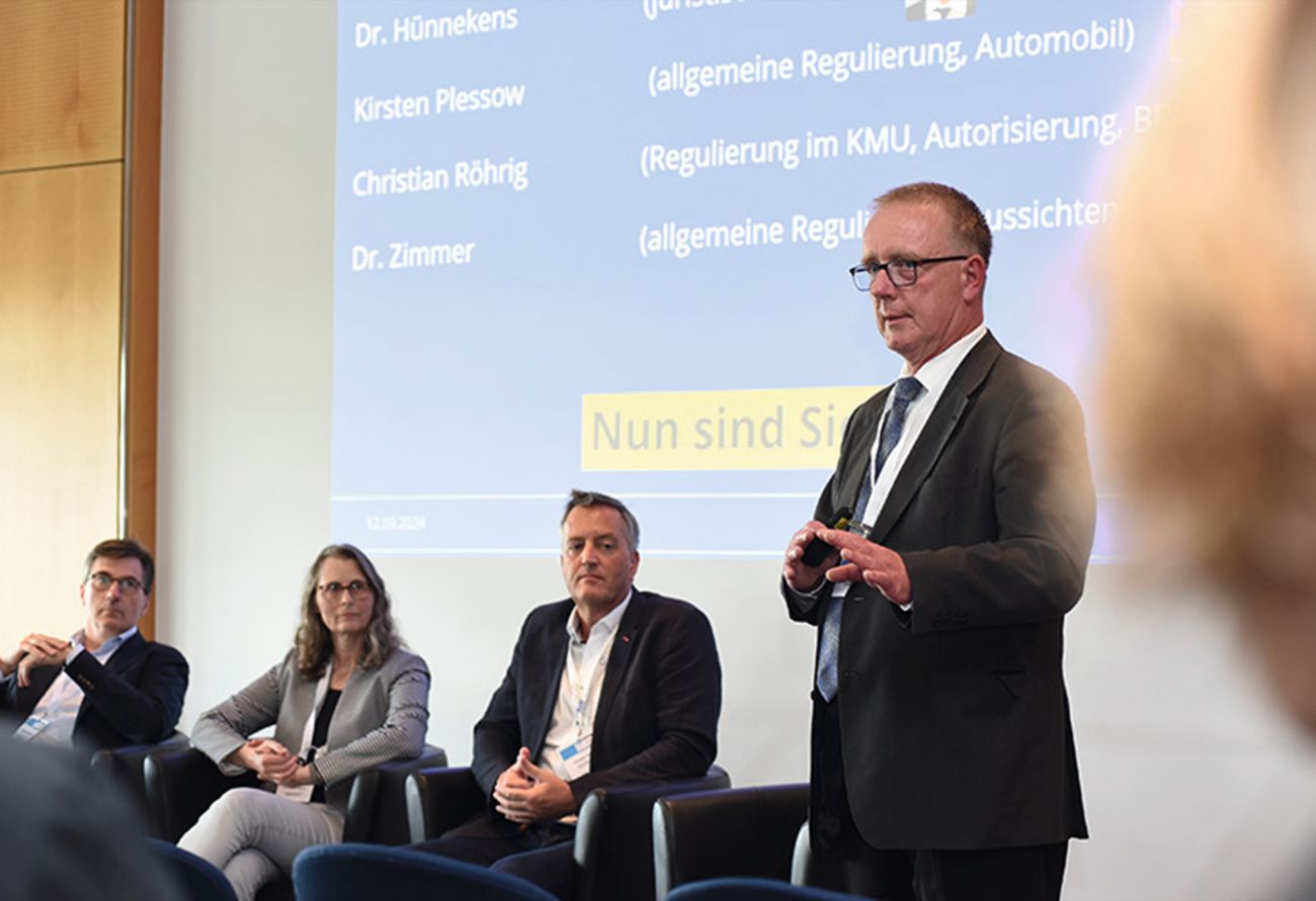 Sprechstunde für Regulation: Dr. Georg Hünnekens, Kirsten Plessow, Christian Röhrig und Dr. Malte Zimmer vom ZVO-Umwelt- und Chemikalienressort