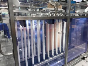 PVC Section von PAL. Die Elektrode bewegt sich mit der Platte in der Beschichtungslösung