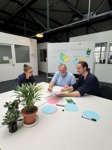 Im Arbeitskreis werden Herausforderungen und Lösungsansätze aus der industrienahen Anwendung und Forschung gemeinsam mit Partnern aus der Industrie diskutiert und wissenschaftlich hinterfragt.