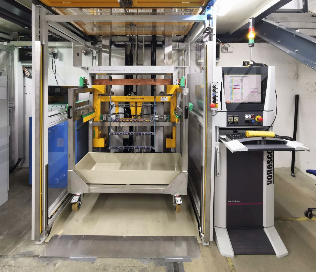 Be- & Entladestation mit Dockwagen und Hubeinrichtung