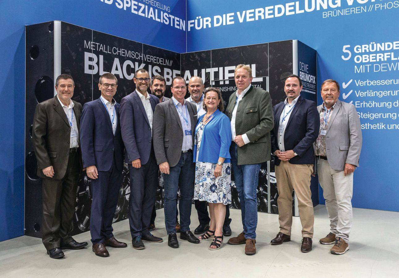 Jürgen Spahl, 1. Bürgermeister Gemeinde Rednitzhembach; Dr. Gerhard Walther, Vorstandsvorsitzender VR Bank Mittelfranken; Ralph Edelhäußer, MdB; Felix Lehnhoff, Unternehmerfabrik Roth; Ralf Schmidt, Geschäftsführer DEWE Brünofix; Norbert Weiß, Geschäftsführer Weiss Forming Tools; Edeltraud Stadler, Stv. Landrätin; Volker Bauer, MdL; Andreas Blosche, Sparkasse Mittelfranken Süd; Joschi Leisinger, 2. Bürgermeister Gemeinde Rednitzhembach (v. l. n. r.)