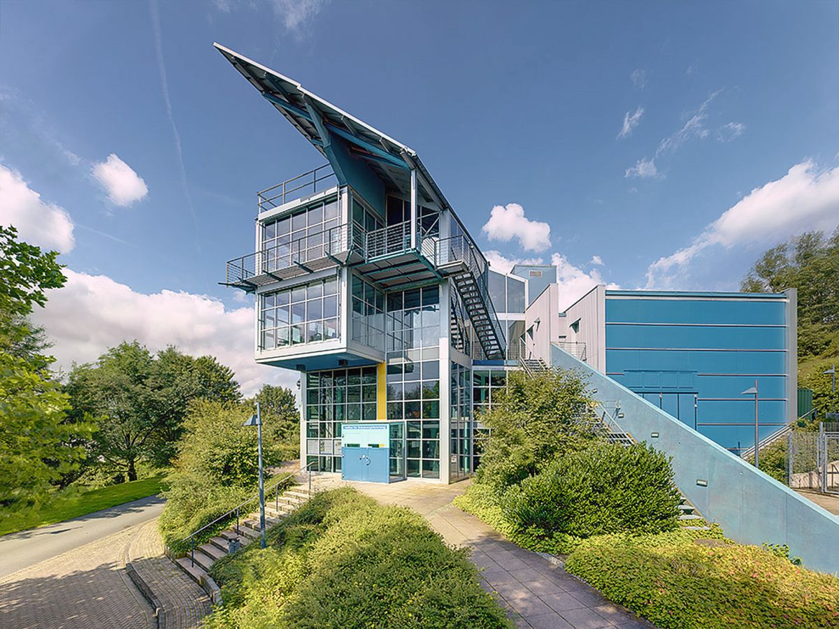 Ein Institut, an dem Solarforschung betrieben wird, ist das ISFH in Emmerthal. Hier arbeitet auch Professor Peibst - Foto: Institut für Solarenergieforschung GmbH