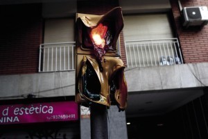Abb. 2: Geschmolzene LED Ampeln nach Protesten in Barcelona [5]