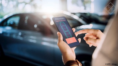 Das Car Connectivity Consortium fördert die Vernetzung von Smartphones und Fahrzeugen durch UWB-basierten schlüssellosen Zugang.