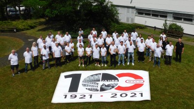 Die Belegschaft von WECO Germany feiert das 100-jährige Jubiläum