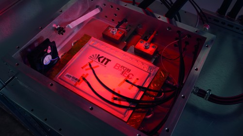 Am KIT entwickelt: Temperierbare und mit Sensorik ausgestattete Sicherheitseinhausung für das Prüfen von Lithium-Ionen-Zellen unter kritischen Bedingungen