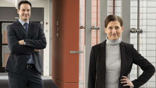Dr. Jens-Uwe Garbas (links) und Dr. Denise Müller-Friedrich leiten seit dem 1. Januar 2021 den Bereich Smart Sensing and Electronics.