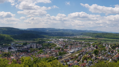 Blick auf die Stadt Tiengen in Richtung Waldshut: In der alemannischen Doppelstadt liegt der deutsche Hauptsitz von db electronic