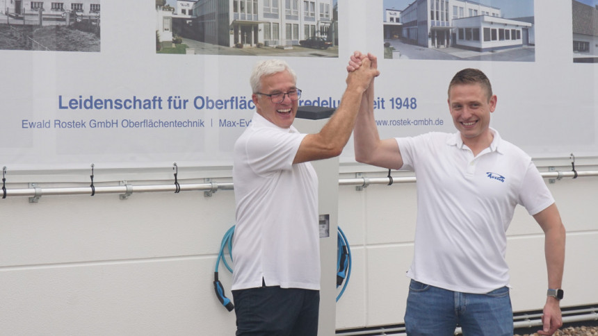 Aufbruchstimmung bei Rostek: Die Geschäftsführer Dirk Lorenz (CEO) und Mathias Bien (CTO) bei der Jubiläumsfeier am 25. August 2023