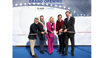 Eröffnung des globalen Aluminium-Kompetenzzentrums in Giussano, Italien, u. a. mit Daniela Polzot, Geschäftsführerin Chemetall Italy (Mitte)