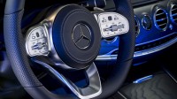 3K-Blende im Multifunktionslenkrad der Mercedes S-Klasse (Blende mit verschiedenen Symbolen)