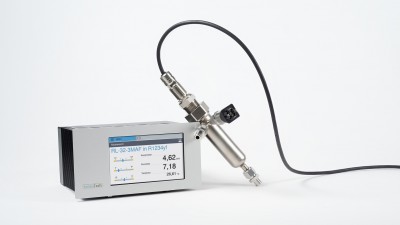 LiquiSonic® OCR Controller sowie der Sensor im Adaptergefäß 