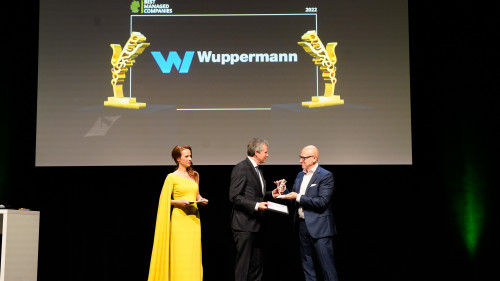 Vorstandssprecher Johannes Nonn nimmt den Best Managed Companies Awards 2022 für Wuppermann in Empfang