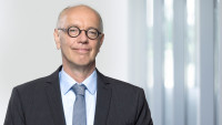 Laut Rutger Wijburg, Chief Operating Officer von Infineon: „Wir treten dafür an, Dekarbonisierung und Digitalisierung voranzutreiben. Deshalb übernehmen wir gerne die Leitung des Forschungsprojekts AIMS5.0."