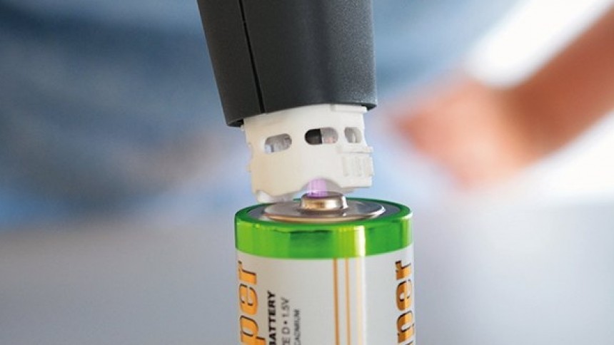 Plasmabehandlung von Batterien, Flachbandkabeln und Gehäuseteilen