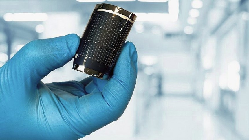 Flexible CIGS-Solarzellen bestehen aus sehr dünnen Schichten und enthalten eine Halbleiter-Verbindung aus den Elementen Kupfer, Indium, Gallium und Selen. Die Schichten werden auf flexible Polymersubstrate aufgebracht, hauptsächlich durch Vakuumverfahren