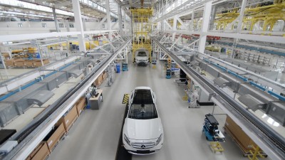Mercedes Benz-Produktion im indischen Pune; bald soll hier eine elektrische „S-Klasse“ vorgestellt werden