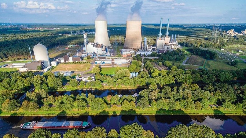 Am niedersächsischen Standort Lingen stehen derzeit ein stillgelegtes Kernkraftwerk sowie ein Erdgaskraftwerk (Bild: RWE)