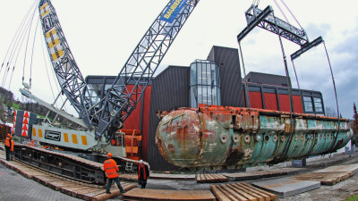 Aufwändiger Transport:  Ankunft der U-Boot-Ruine im Verkehrshaus  der Schweiz, Luzern