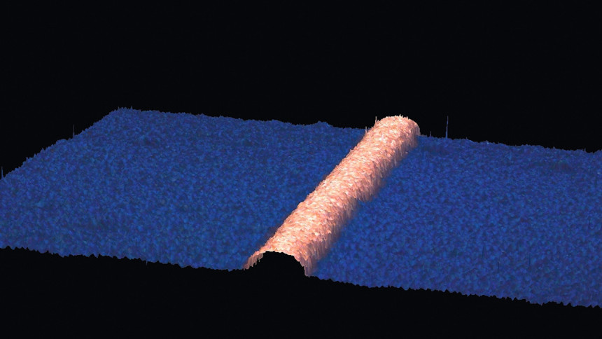 Dreidimensionales Konfokalmikroskopbild einer Kupferleiterbahn, die mit dem lasergestützten Verfahren von PV2+ hergestellt wurde. Die gleichmäßige halbrunde Form der Leiterbahn sorgt für hohe elektrische Leitfähigkeit (Foto: PV2+)