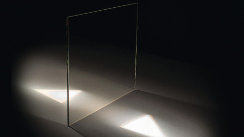 Abb. 1: Strahlteiler (optischer Teilspiegel, bei dem ein definierter Anteil des Lichtes durchgelassen und der andere Teil reflektiert wird) 