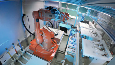 Robotergestützte Galvanik, deren Entwickler 2021 den Leipziger Galvanopreis erhielten