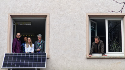 Sonnenseite: Das Qumsult-Team erzeugt einen Teil des Stroms mit Sonnenenergie