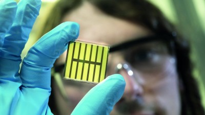 Perowskit-Solarzellen haben beim Wirkungsgrad gegenüber Silzium-Solarzellen deutlich aufgeholt – einige ihrer Eigenschaften sind aber noch nicht vollständig verstanden