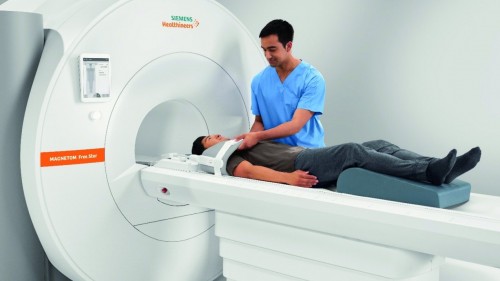 Abb. 1: Anspruchsvolle Elektronik – Magnetom Free.Star Ganzkörper Scanner basierend auf der ‚High-V MRI‘-Plattform von Siemens Healthineers