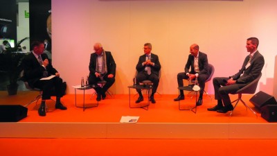 Dietmar Günther, Michael Velmeden, Markus Aschenbrenner und Christian Rückert mit Moderator Johann Wiesböck (ganz links)