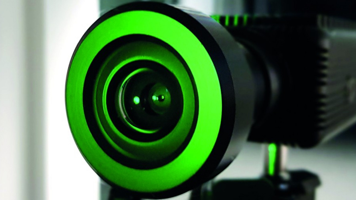 Die Hochgeschwindigkeitskamera ist mit einem Multilinsenarray ausgestattet und ermöglicht Aufnahmen mit einem erweiterten Tiefenschärfebereich