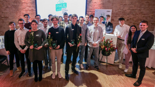Die Nominierten von 2023 auf einem Bild vereint – leider war die Jugend auf der Veranstaltung dennoch in Unterzahl Ganz vorne mit Awards und Blumen: Hanna Lieding, Peter Heynmöller und Tim Mattern.