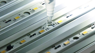 Verguss der robusten LED-Leuchten für den industriellen Einsatz mit klarem Silikon