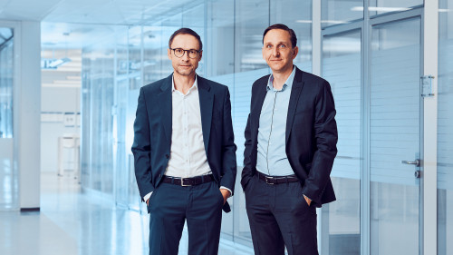 Marc Bunz (li.) und Nicolas-Fabian Schweizer, die Vorstände der Schweizer Electronic AG
